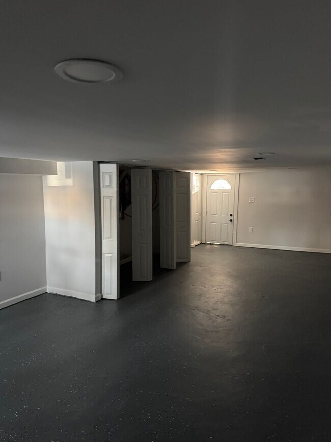 Building Photo - Beautifully fully renovated home now available for rent