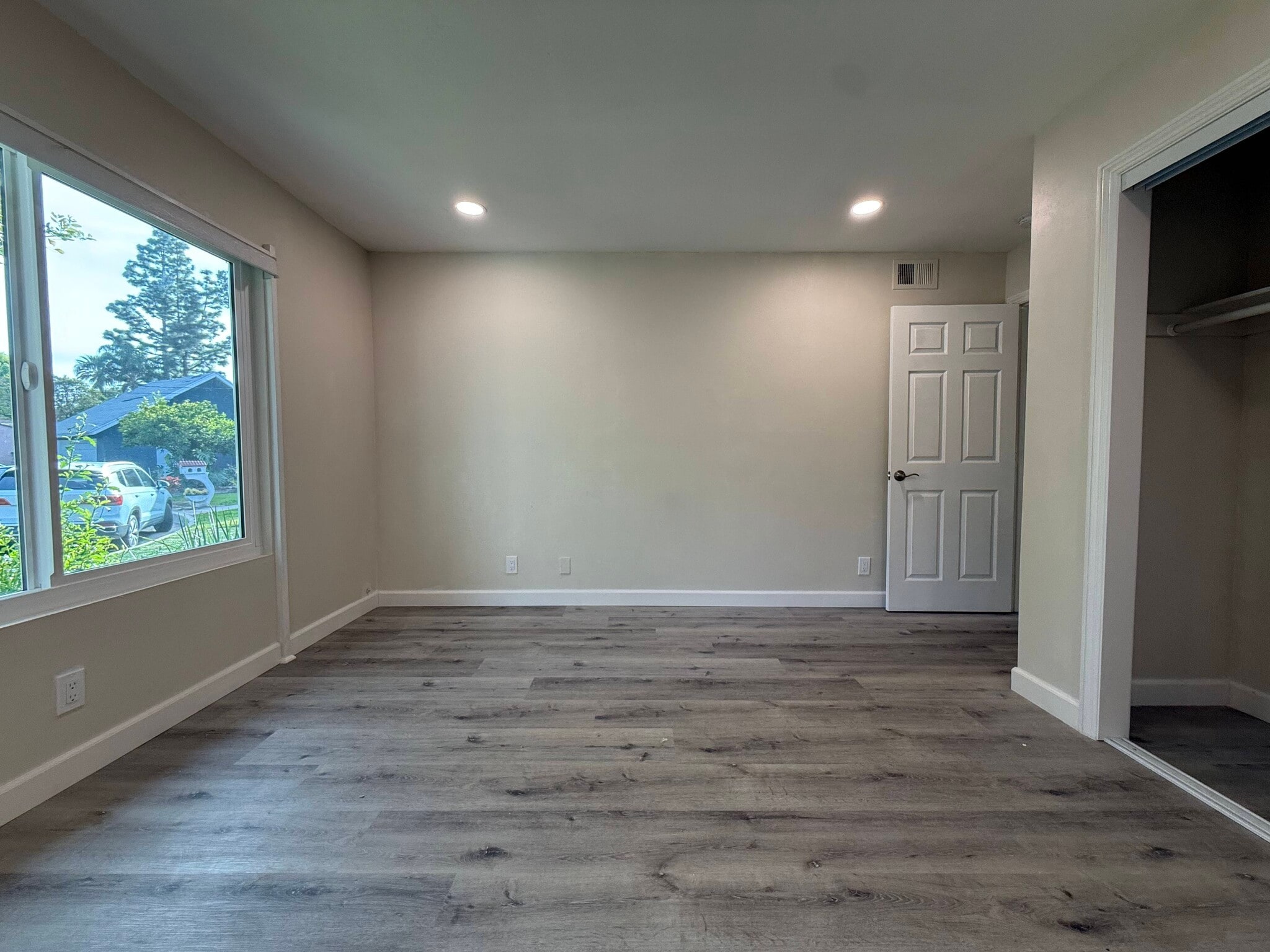 Front bedroom - 5343 Lemp Ave