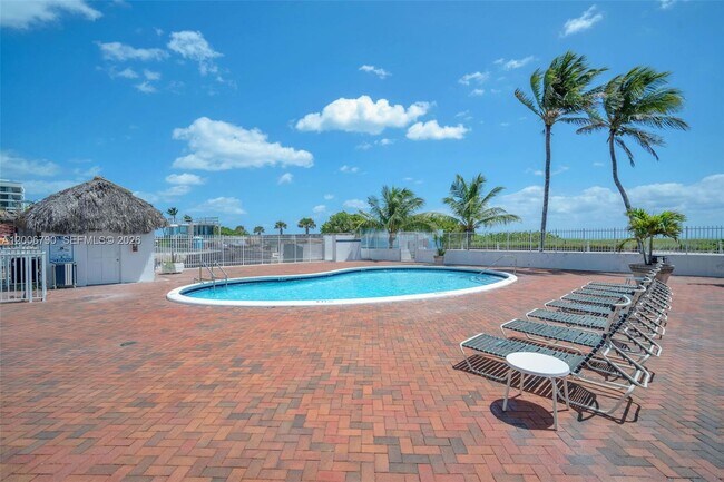 Building Photo - 5313 Collins Ave