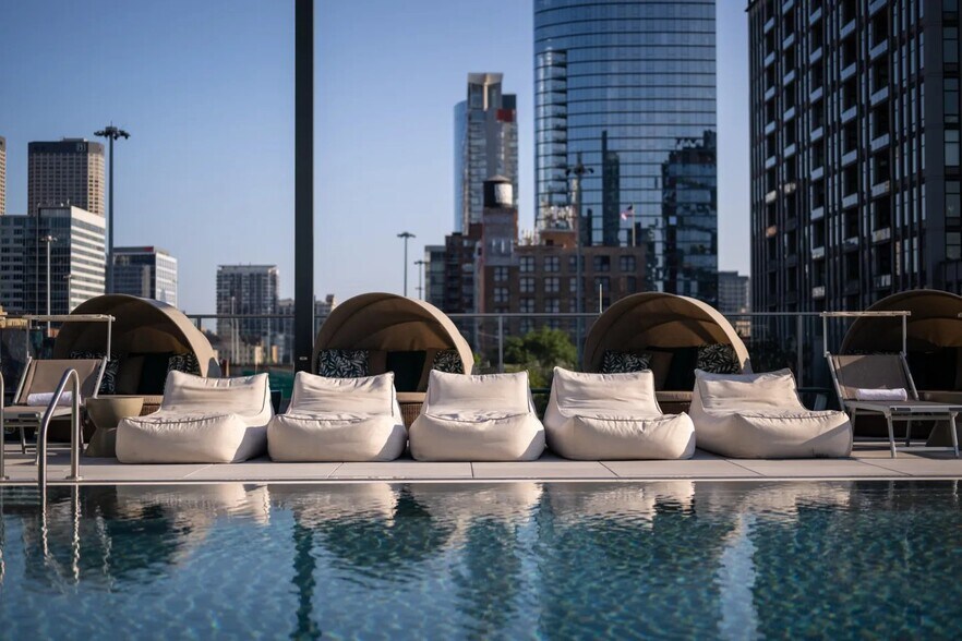 Building Photo - 384 N Union Ave