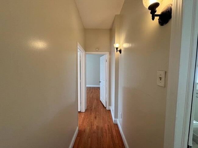 Building Photo - 1451 Rosedale Ave