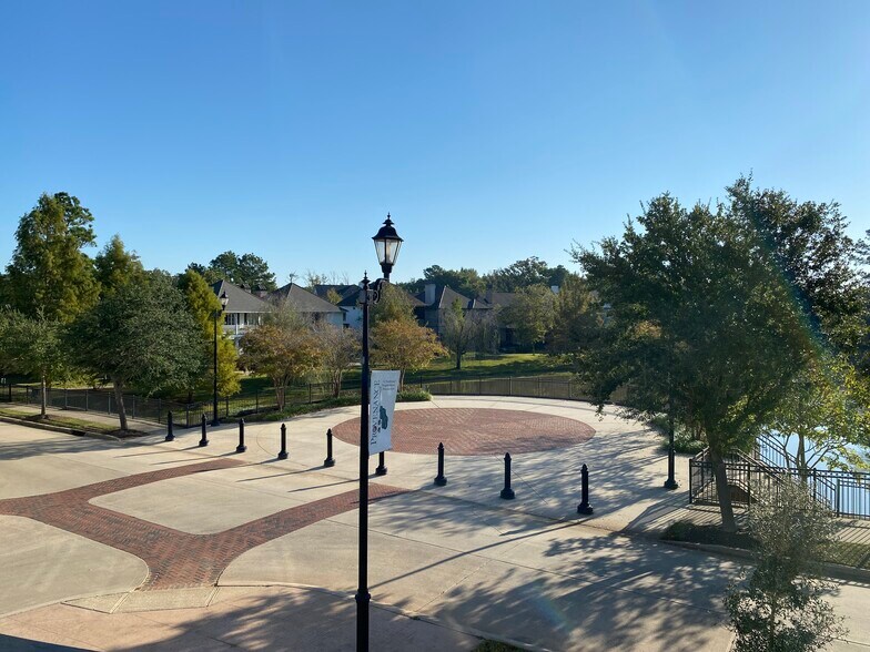 Building Photo - 1028 Bridgewater Ave