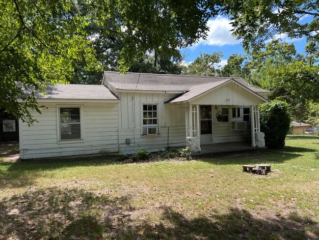 Building Photo - comfortable and convenient 2 bedroom 1 bathroom