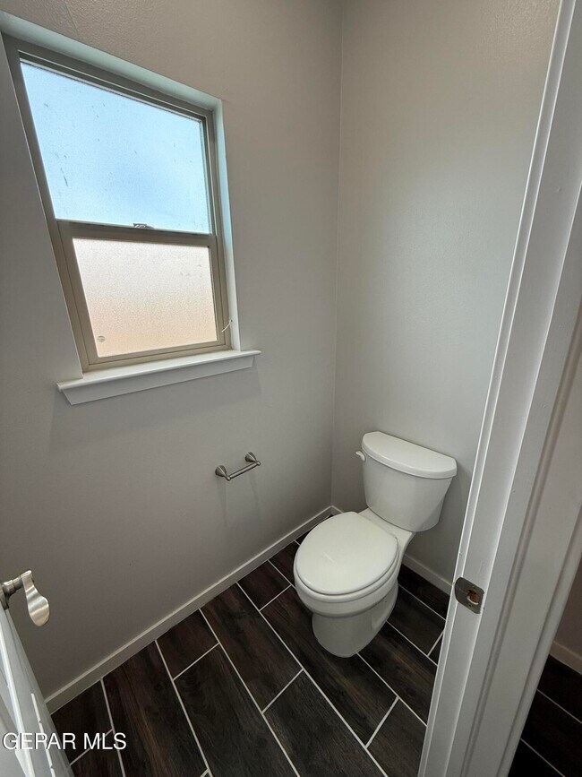 Building Photo - 804 Blingwood