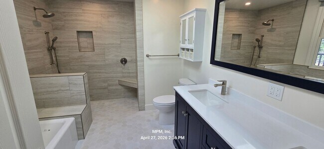 Building Photo - large custom home with peek a boo ocean views