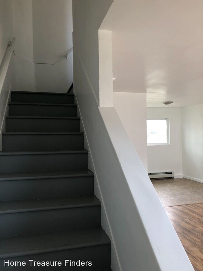 Building Photo - 1869-1887 W Mosier Pl