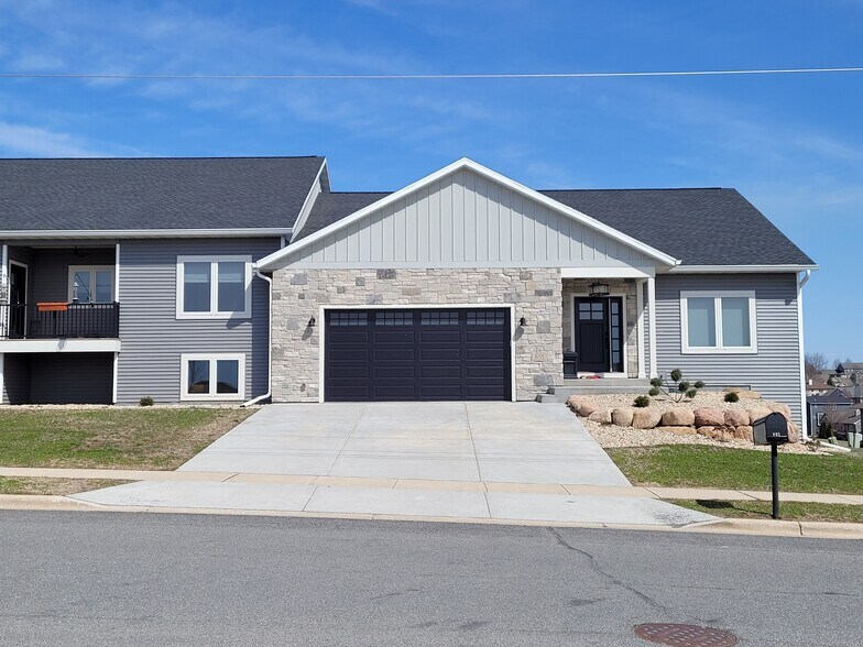 Front View - 805 Blue Mounds St