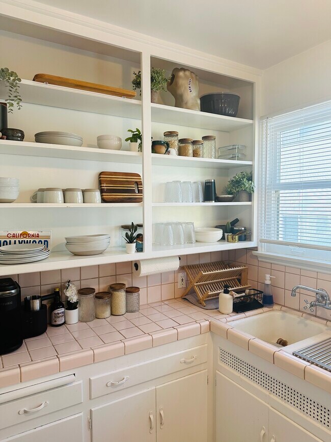 Building Photo - 1008 6th St