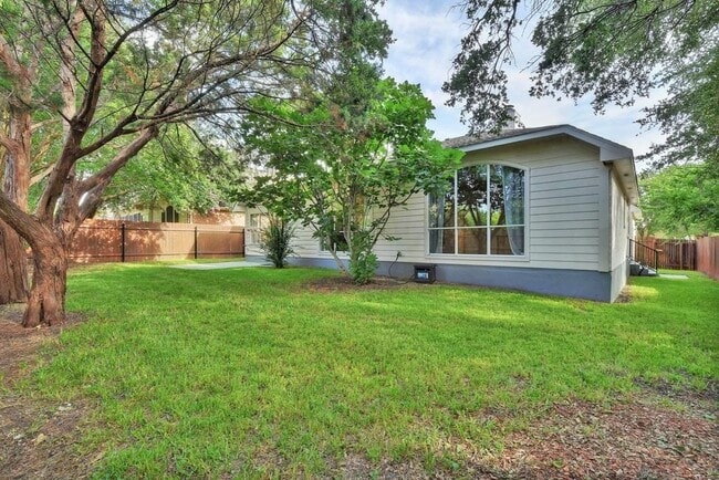 Building Photo - 1016 Savanna Ln