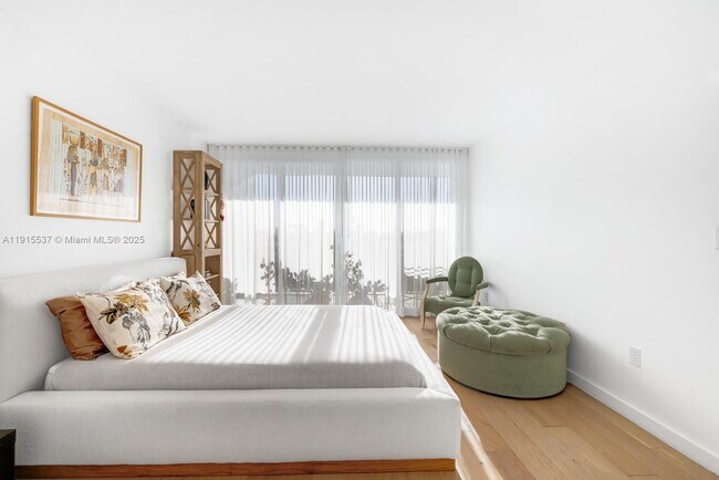 Building Photo - 1800 Sunset Harbour Dr