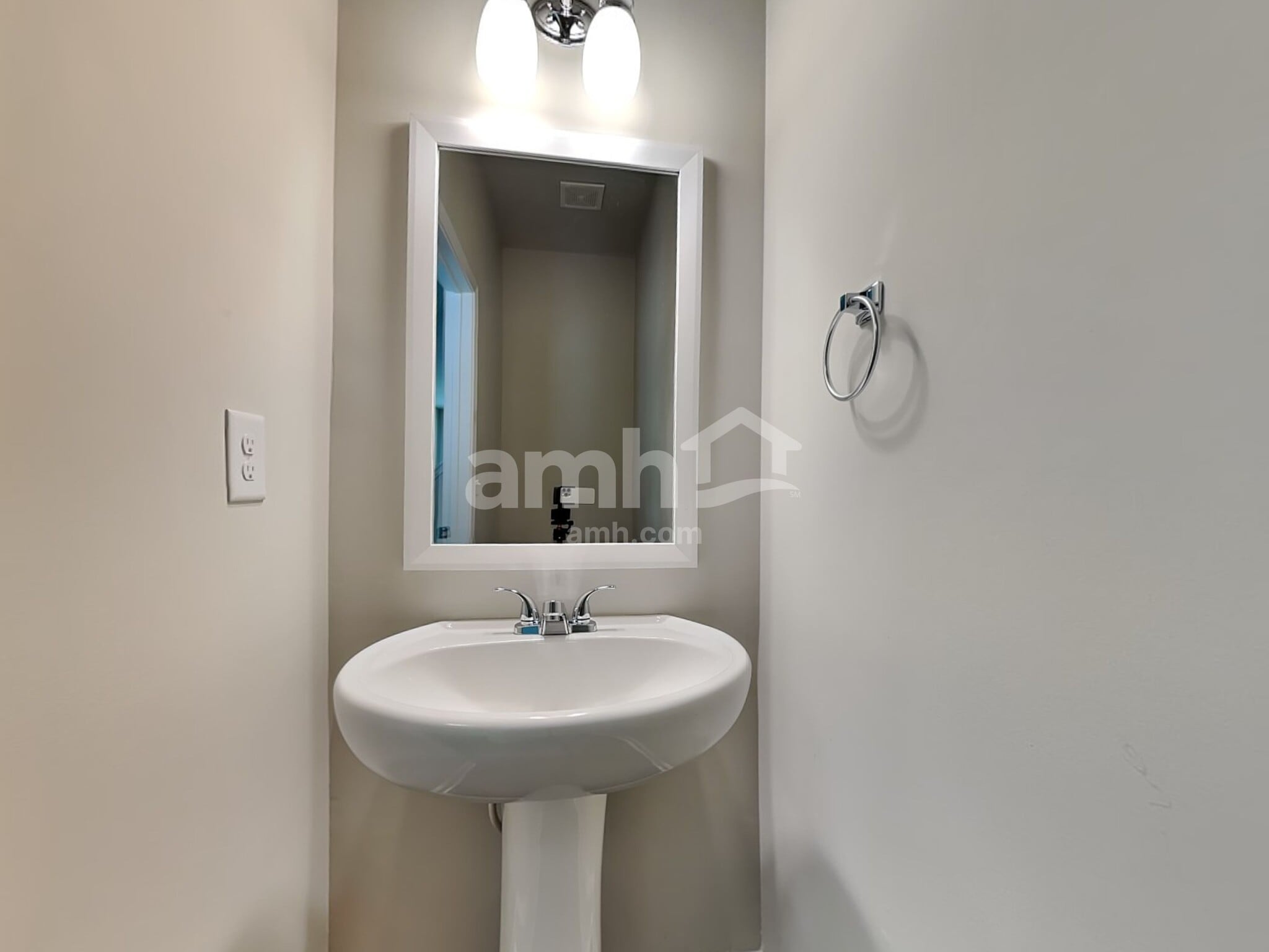 Building Photo - 222 N Fortune Way