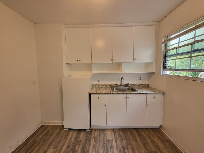 Building Photo - 3730 Lehigh St