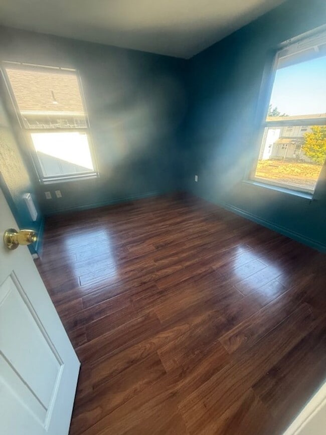 Building Photo - Beautiful West Eugene Home