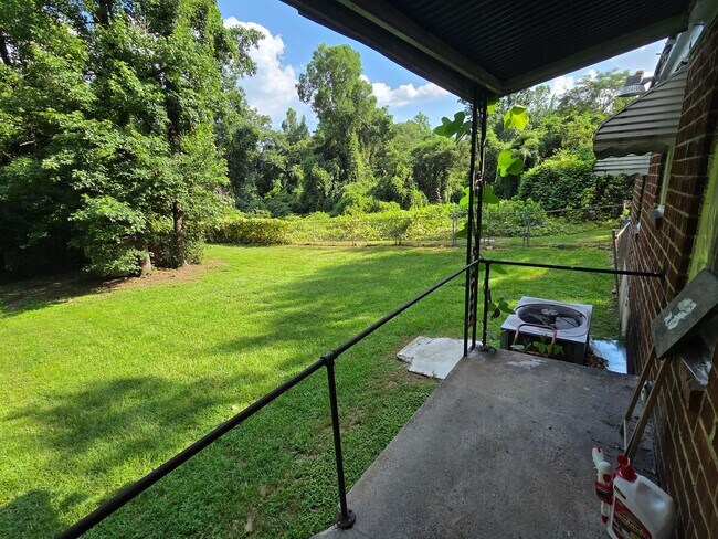 Building Photo - 5862 E Heights Dr
