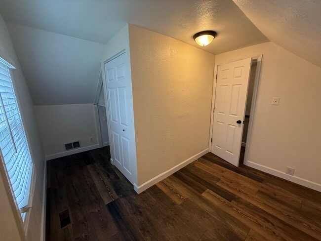 Building Photo - Charming Cape Cod Near Airport with Modern...