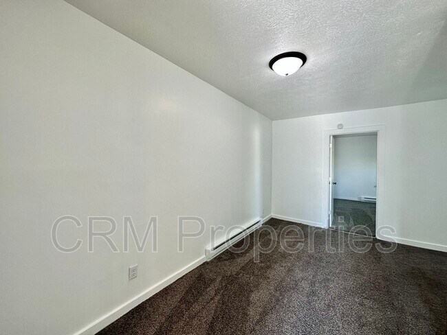 Building Photo - 723 W Jefferson St