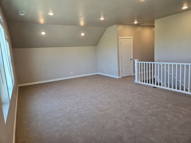 Building Photo - 2422 N Penstemon Wy