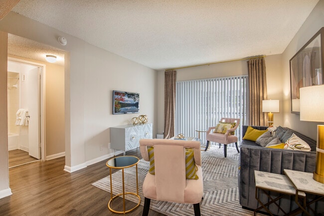 Building Photo - Del Oro Apartment Homes