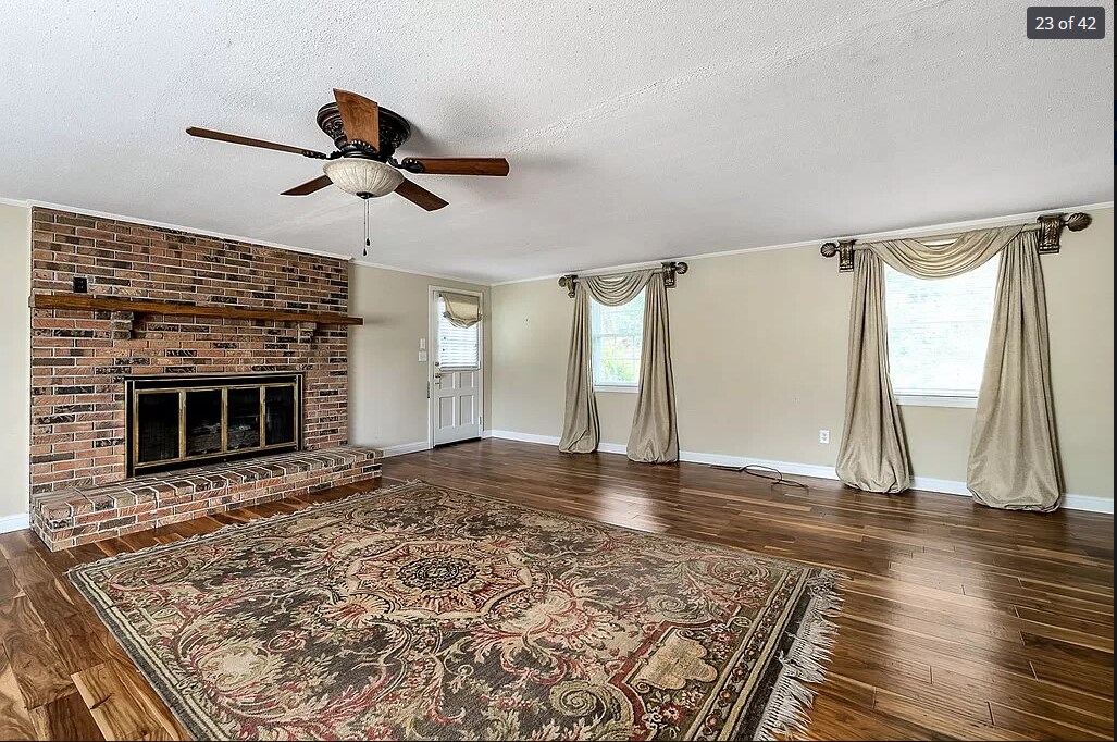 Building Photo - 570 E 6th St