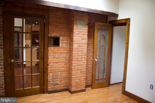 Building Photo - 209 W Chestnut St