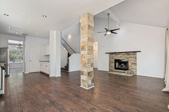 Building Photo - 3027 Fall Mist Dr