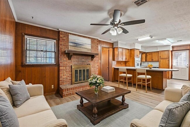 Building Photo - 839 Greg Dr