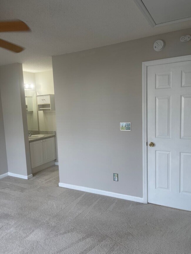 Building Photo - Raleigh Residence In Hedingham Scenic Golf...