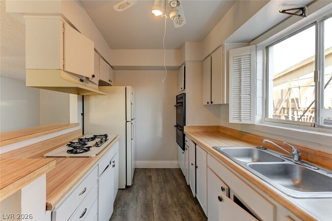 Building Photo - 4417 Berkley Ave