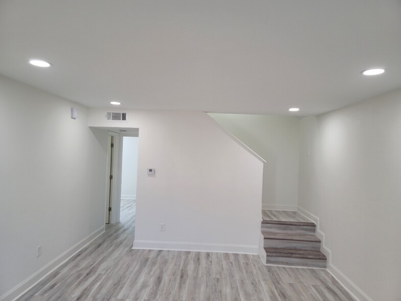 Building Photo - 119 Jane Ln