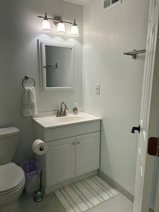 Building Photo - 8554 Springfield Oaks Dr