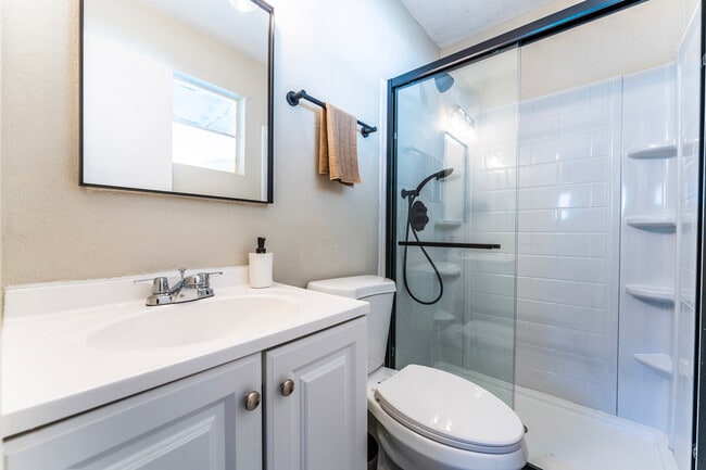 Building Photo - 2614 W Greenway Rd