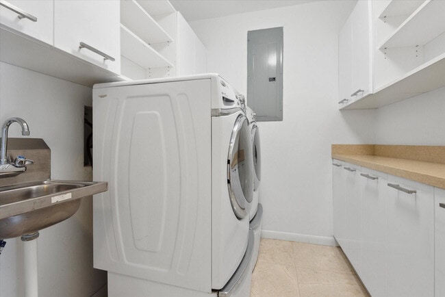 Building Photo - 40 Isla Bahia Dr