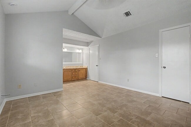 Building Photo - 3519 Saratoga Dr