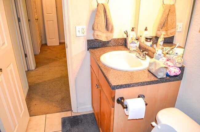 Building Photo - Three bedroom Two bath condo in Creeks Edge