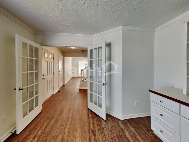 Building Photo - 257 Bannock Dr