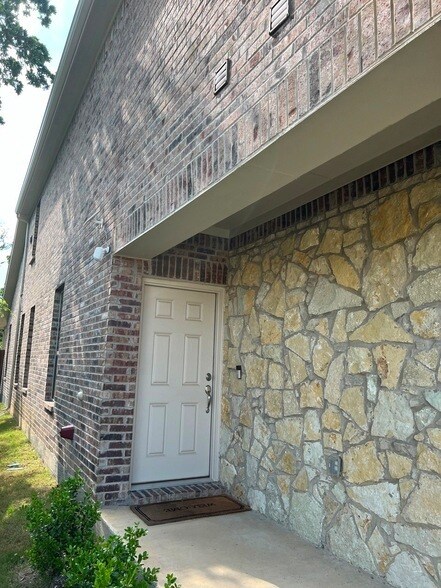 Building Photo - 932 Crockett St