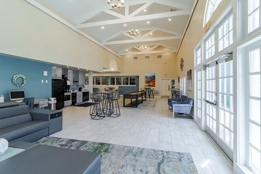 Interior Photo - The Reflections