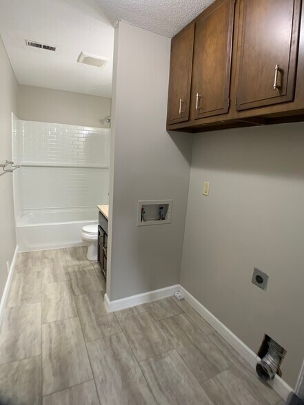 Building Photo - 4832 Ginny ave