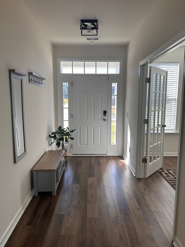 Building Photo - 1728 Refuge Dr