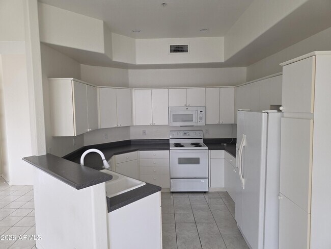 Building Photo - 3800 S Cantabria Cir