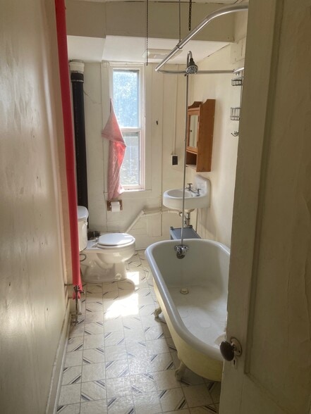 Building Photo - 210 Elliot St