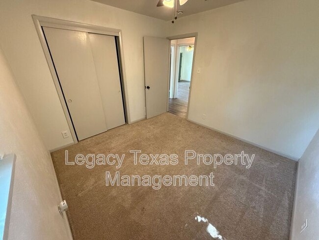 Building Photo - 107 Hilltop Dr