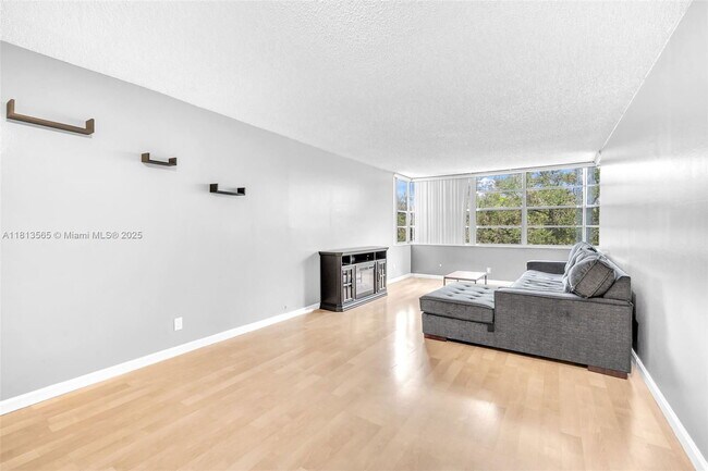 Building Photo - 6500 Cypress Rd