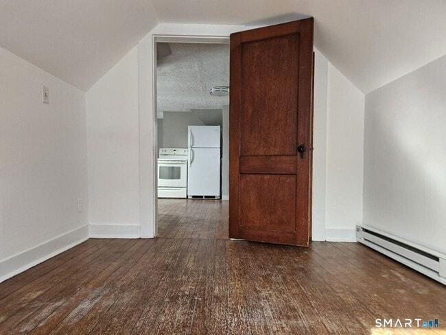 Building Photo - 21 Sigourney St