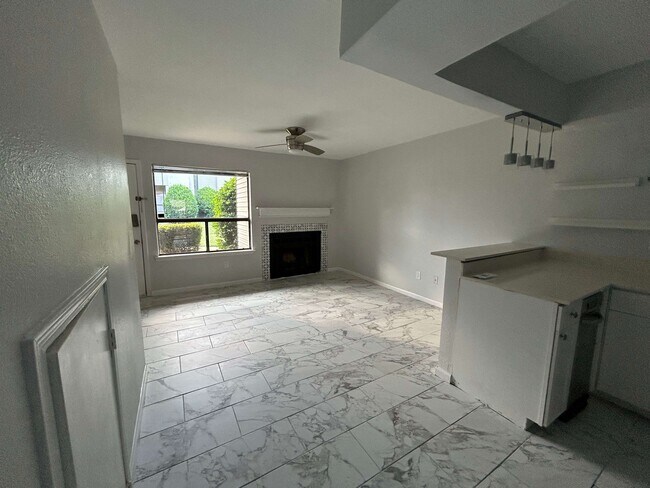 Building Photo - 1902 Dartmouth St