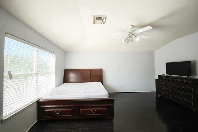 Building Photo - 18311 Olive Leaf Dr