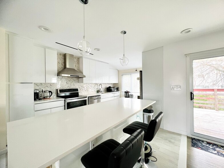 Building Photo - 66 Smith St