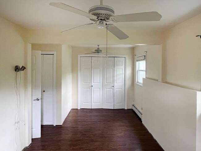 Building Photo - 453 Clove Rd