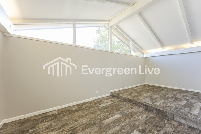 Building Photo - 274 Meadow Path Dr