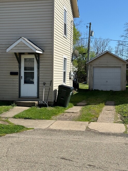 Building Photo - 123 E Church St